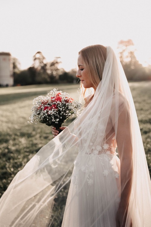 Hochzeitsfoto in Worms, Braut im Brautkleid mit Schleier, Hochzeitsfotografie